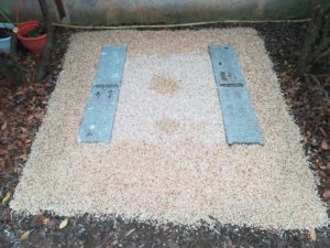 Stabilisation sur base cailloux et 4  parpaings, tout simplement...